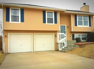 7417 SW 27th St, Topeka, KS 66614