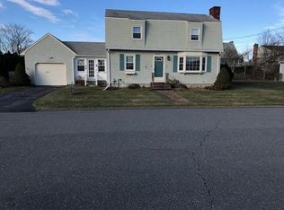 35 Wamsutta Rd, Somerset, MA 02726
