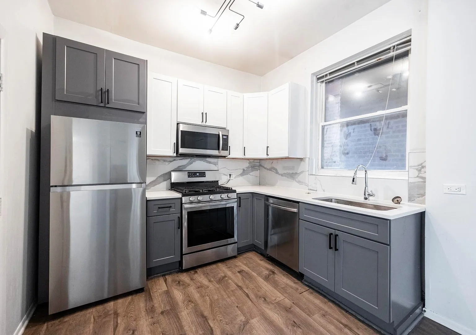 2 bed, 900 sqft, $2,395 — Photo 3