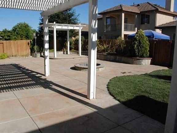 3rd image of 10060 Shana Way