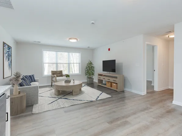 62 Sherburne Ave #14, Tyngsboro, MA 01879