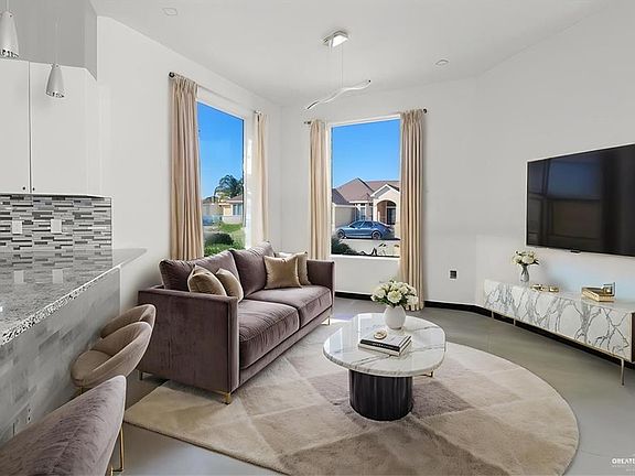 4th image of 800 New Orleans Cir