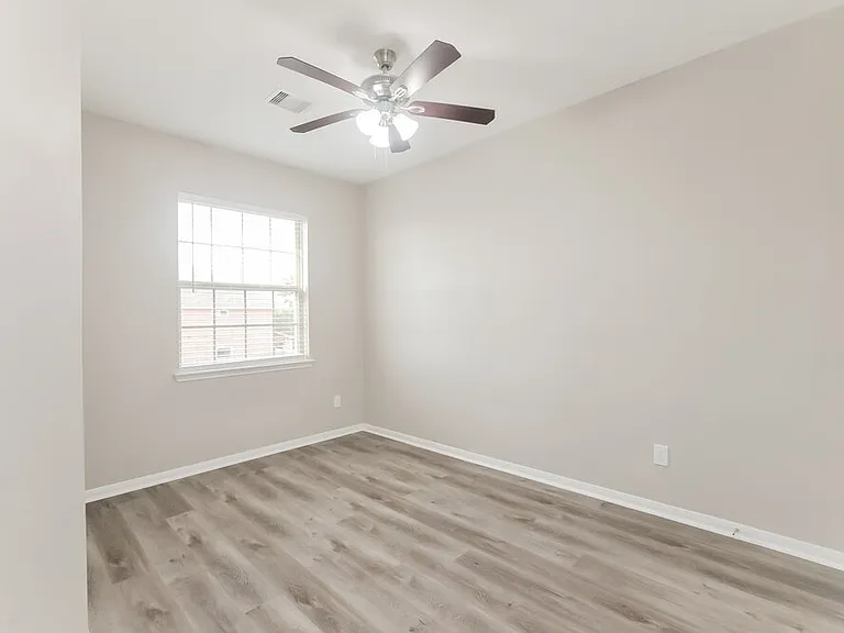 339 Sea Breeze Dr — Photo 15
