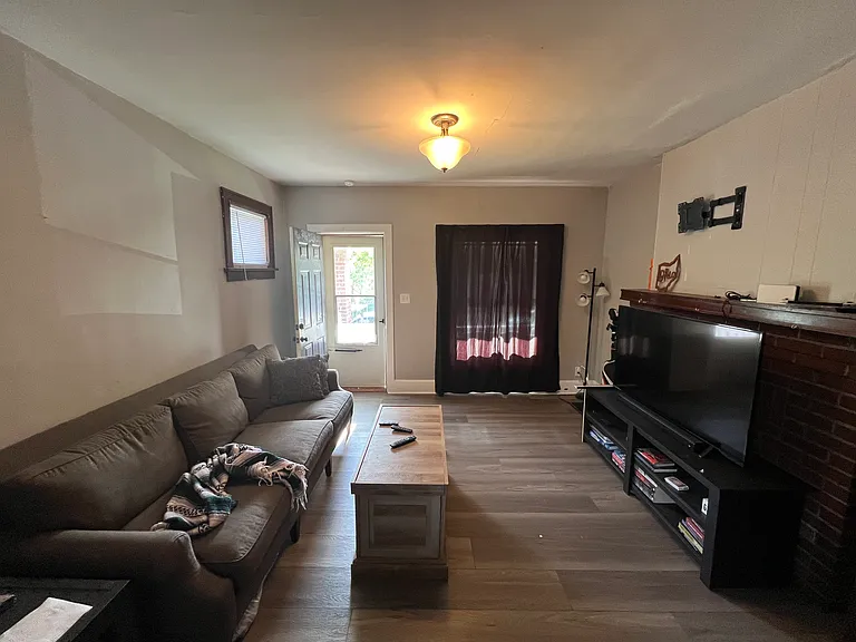 2396-2398 Glenmawr Ave — Photo 7