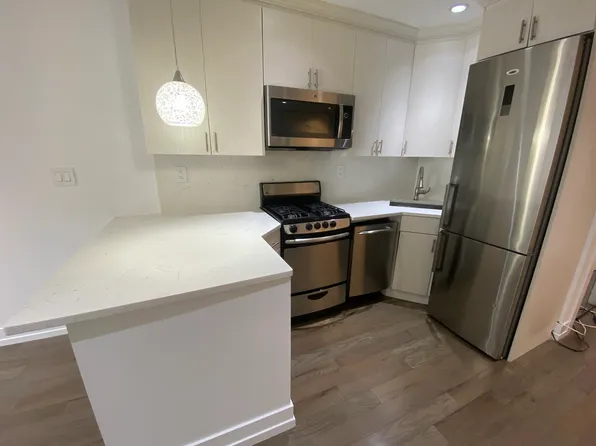 330 East 63rd Street image 1 of 10