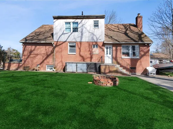 1 Sorrel Drive, Shirley, NY 11967