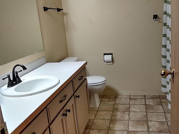 5th image of 642 W Helen Ave