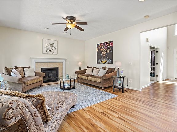 3rd image of 37876 Avalon Dr