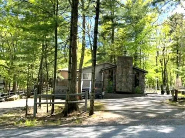 103 Quail Ct, Dingmans Ferry, PA 18328