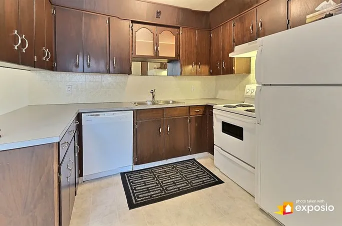 3 bed, 1.0 bath, 1127 sqft, $1,397 — Photo 3