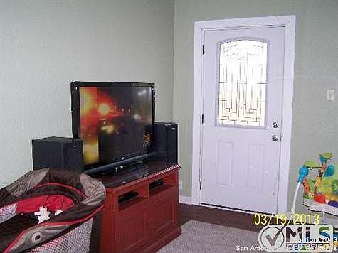 4th image of 1575 Mount Pleasant