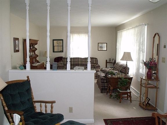 Opens to spacious Livingroom.