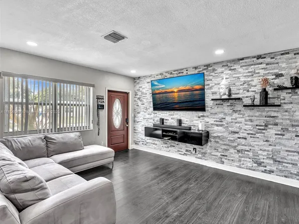 7011 Scott St, Hollywood, FL 33024