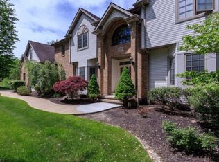9400 Roryanna Dr, Chardon, OH 44024