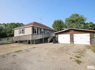 190 S Heaton St, Farmington, IL 61531