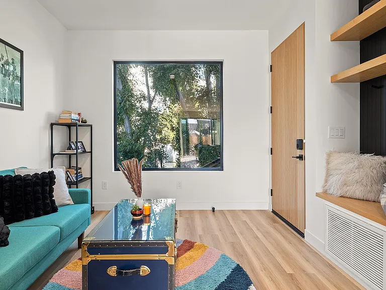 1916 W Ct — Photo 16