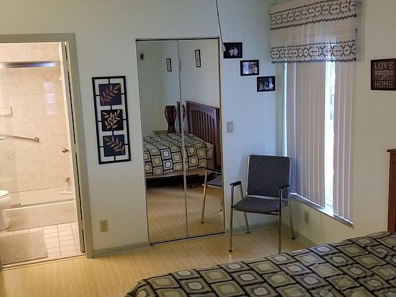 4th image of 2518 SE Anchorage Cove #2