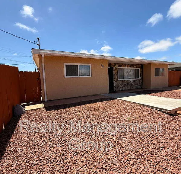 98 E Palomar St — Photo 2