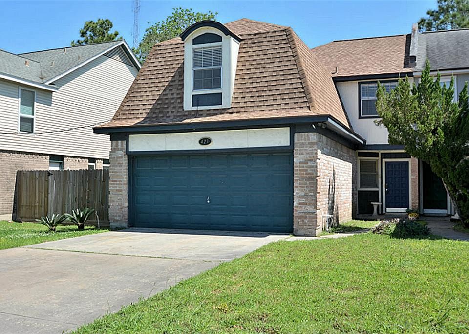 Duplex! Low Tax Rates, No Home Owner Association! Roof replaced 2005, Home Warranty included for a f
