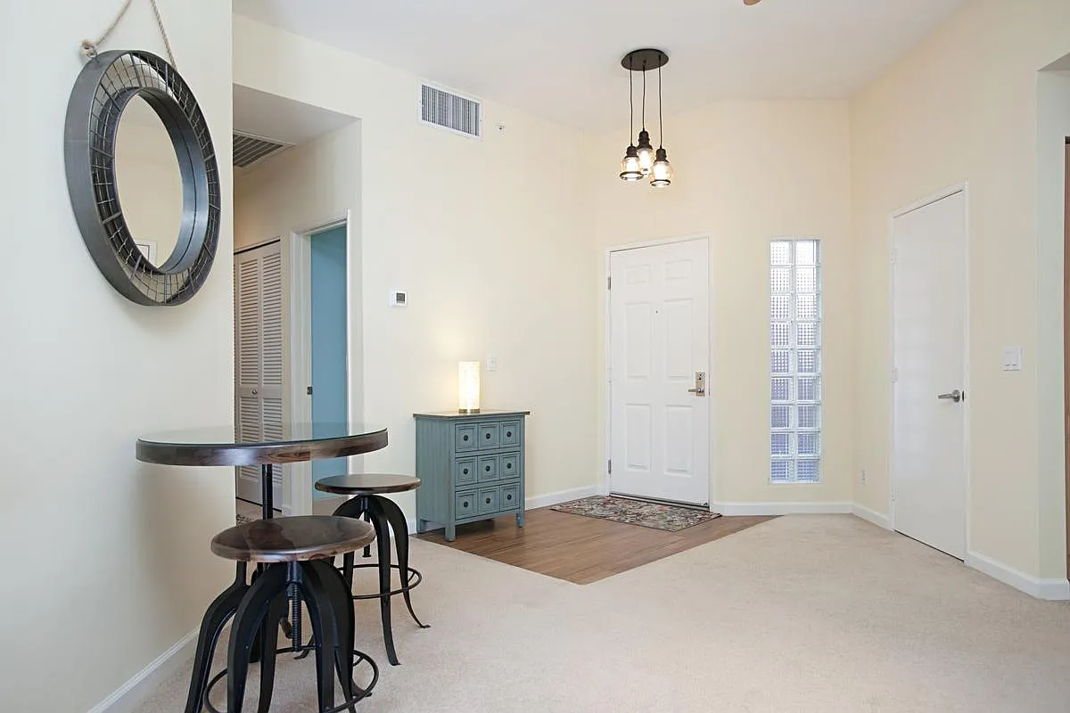 2 bed, 1016 sqft, $5,000 — Photo 1