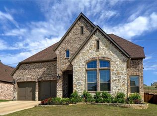 1060 Myers Park Trl, Roanoke, TX 76262