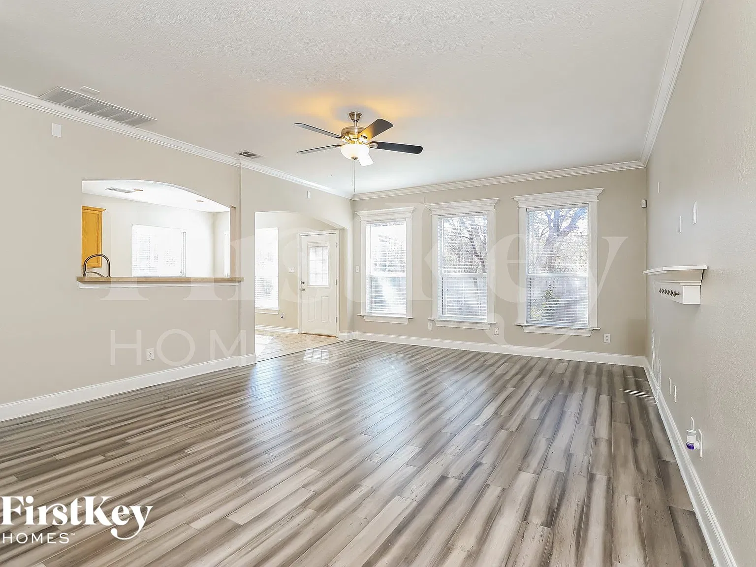 4 bed, 2.5 bath, 1888 sqft, $2,310 — Photo 3