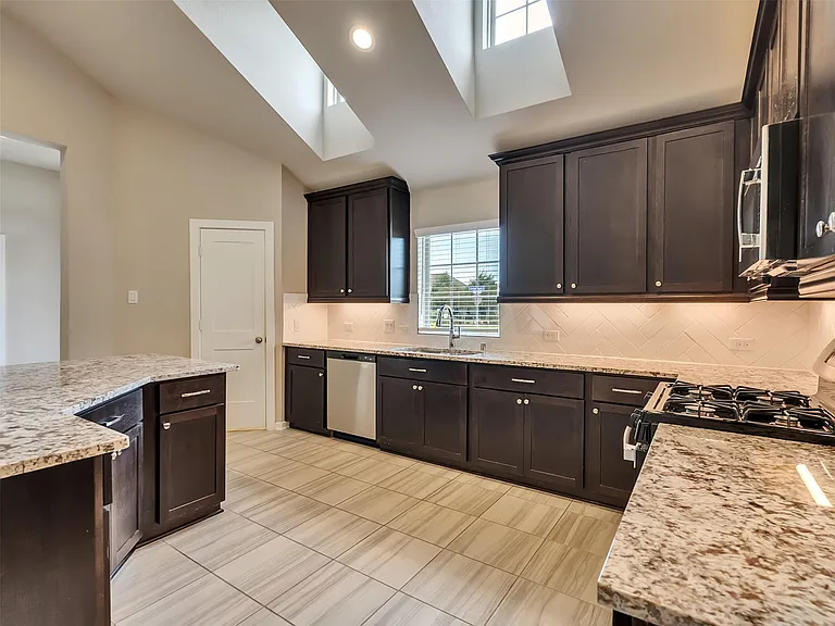 8510 Amber Bend Dr — Photo 17