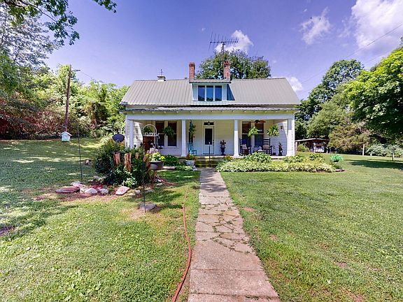 2nd image of 315 Old Lincoln Rd