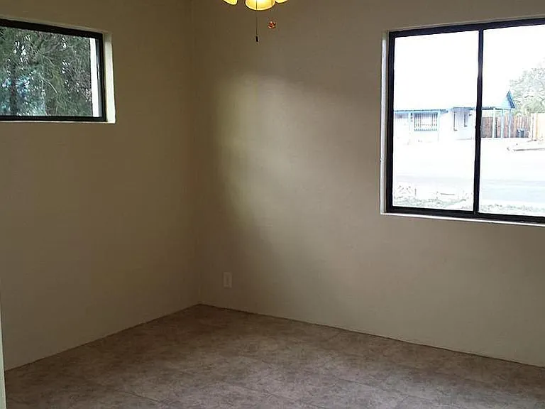 2125 N Euclid Ave — Photo 6