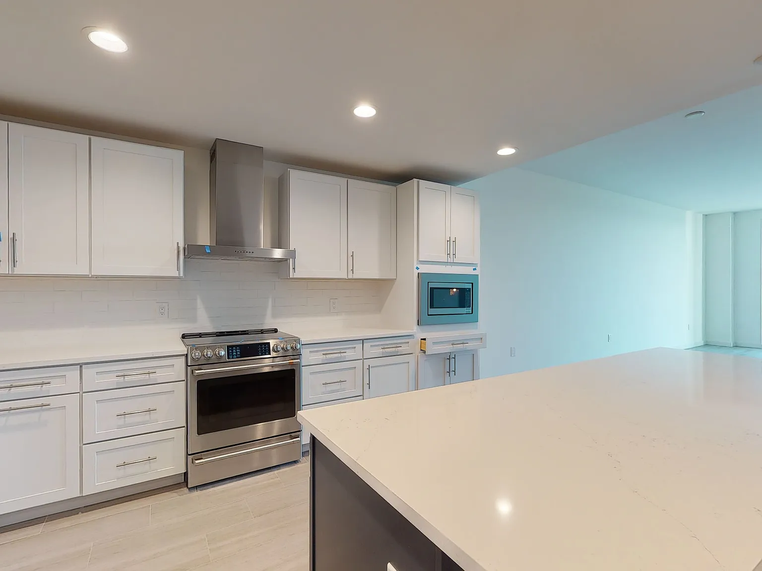 Waterfront 2-Bedroom Condo with Spectacular Marina and Intracoastal Views — Photo 2