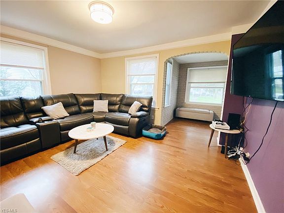 4th image of 4043 W 226th St
