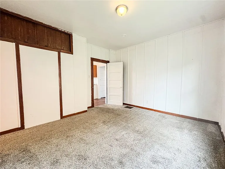 604 Center Ave — Photo 12