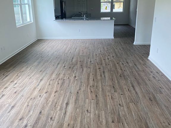 4th image of 3008 E Columbus Dr