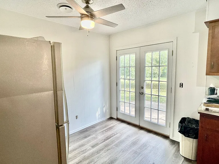 2115 W Emma Ave — Photo 9