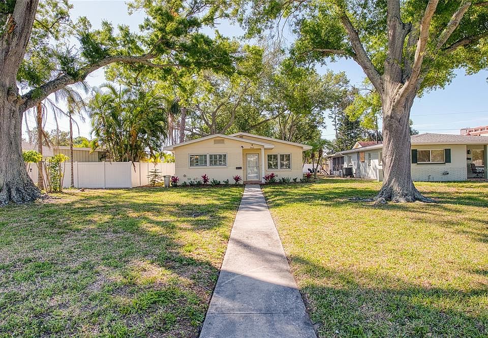 1st image of 662 VILLAGRANDE AVENUE S
