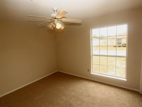 4th image of 8905 Forest Oak Dr