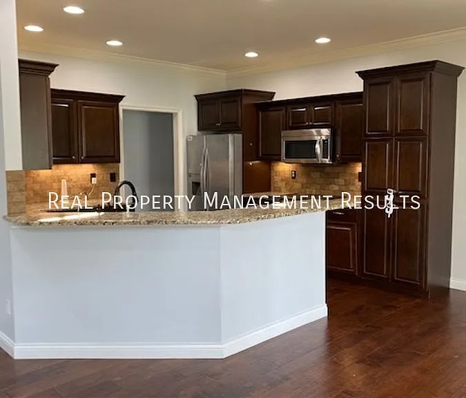 9399 Millicent Ct — Photo 7