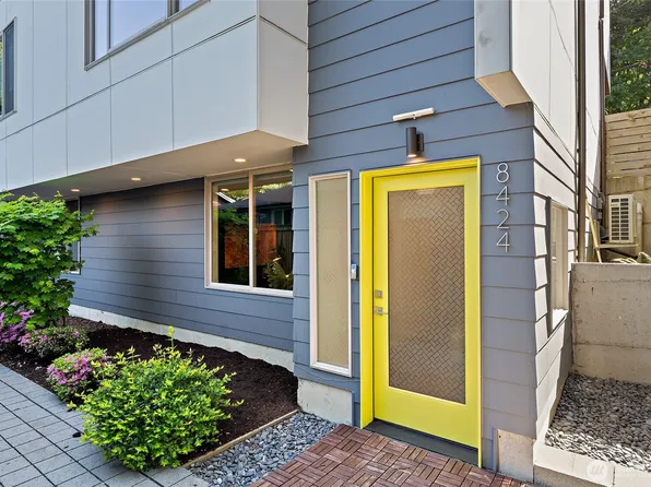 8424 24th Avenue SW, Seattle, WA 98106