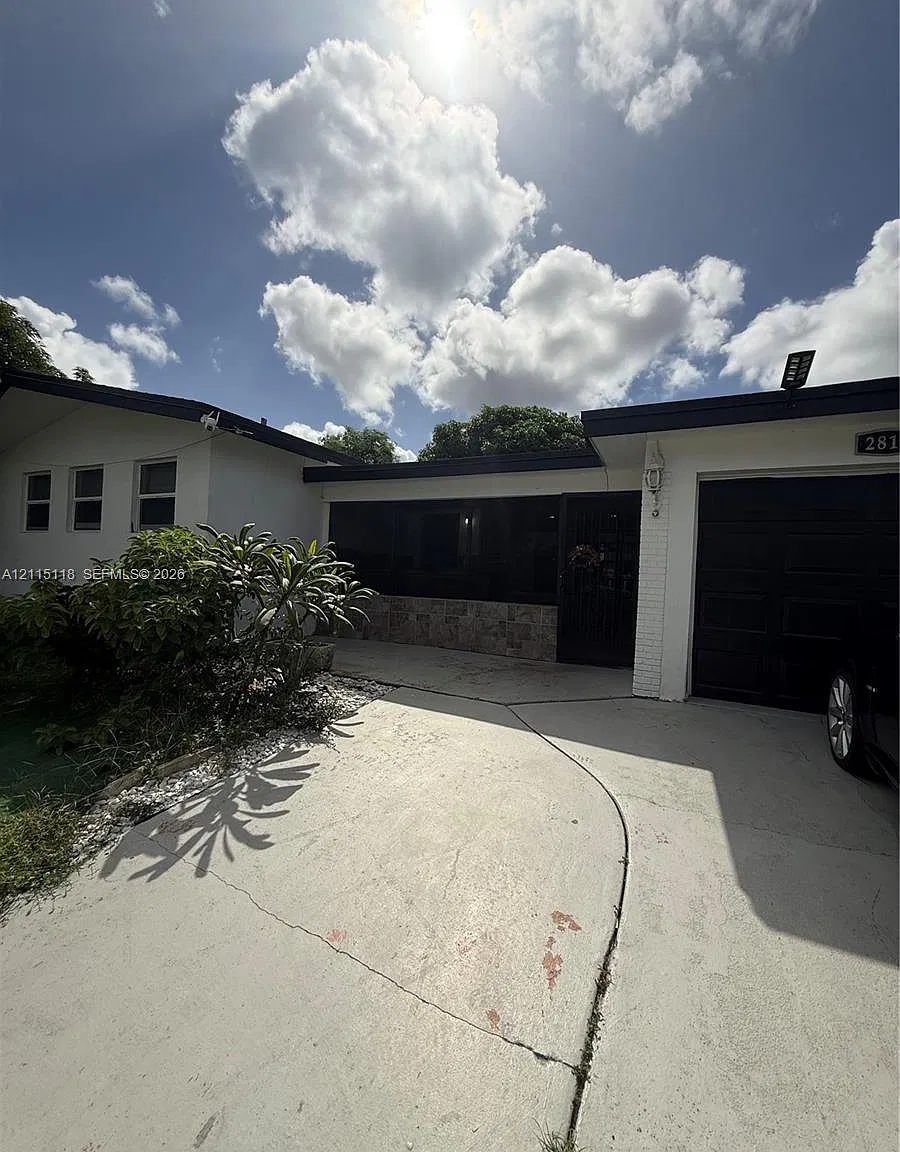 Melrose Manor — Photo 1