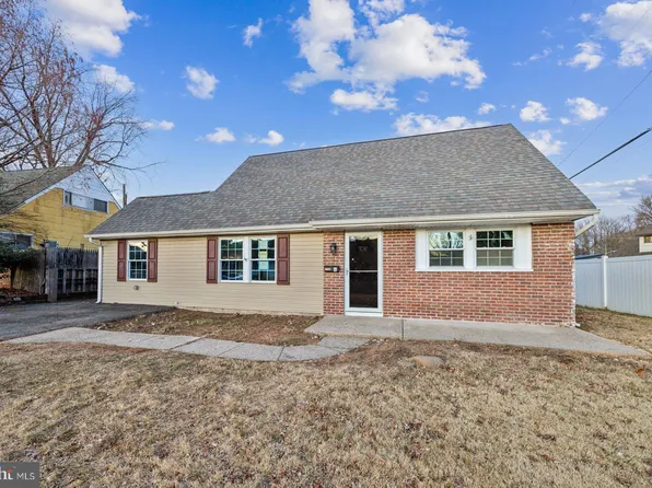 4 Plumtree Rd, Levittown, PA 19056
