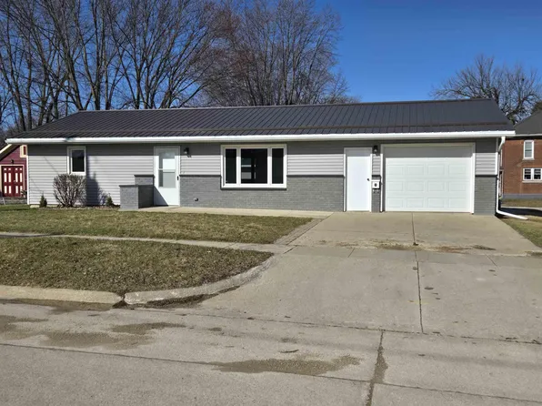 224 6th St E, Cresco, IA 52136