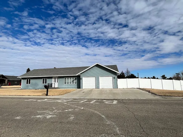 405 Dakota St, Gettysburg, SD 57442