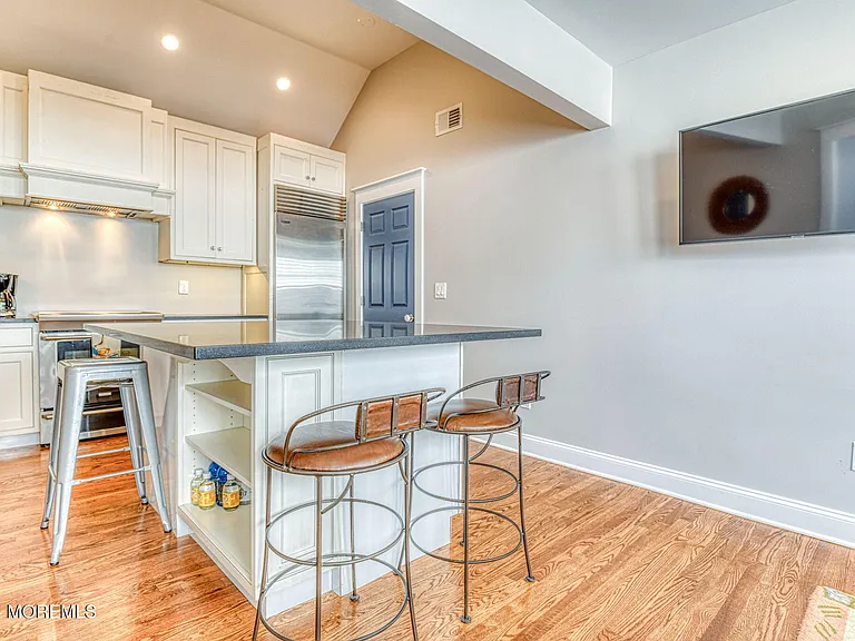 36 Heck Ave — Photo 24
