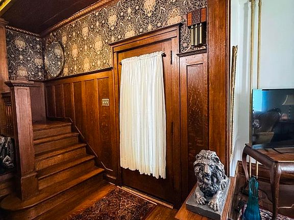 5th image of 111 E Main St