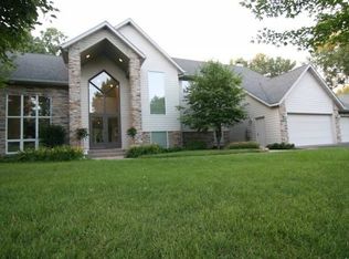 681 Brookside Ln, Mendota Heights, MN 55118