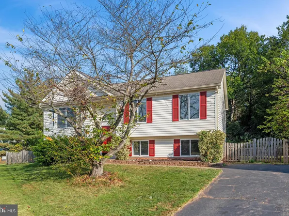 10285 Long Hill Ct, Manassas, VA 20110