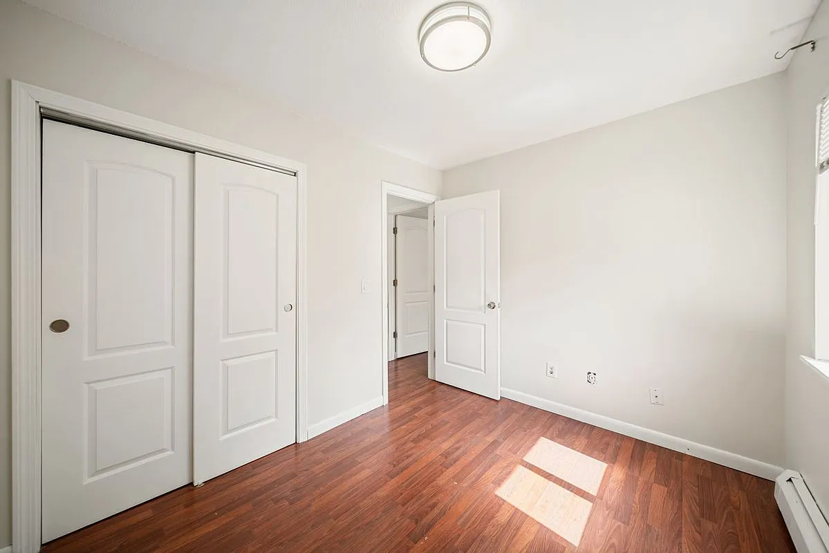 4 bed, 1.5 bath, 1346 sqft, $2,500 — Photo 3