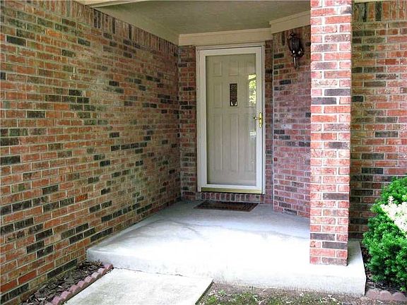 3rd image of 166 Huddleston Dr S