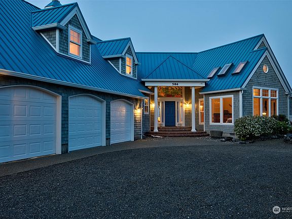 3rd image of 586 Chinook Avenue SE