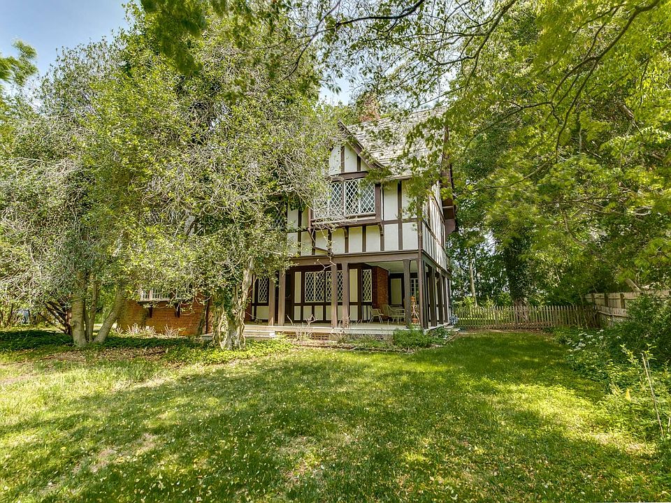 1st image of 12 Woods Ln